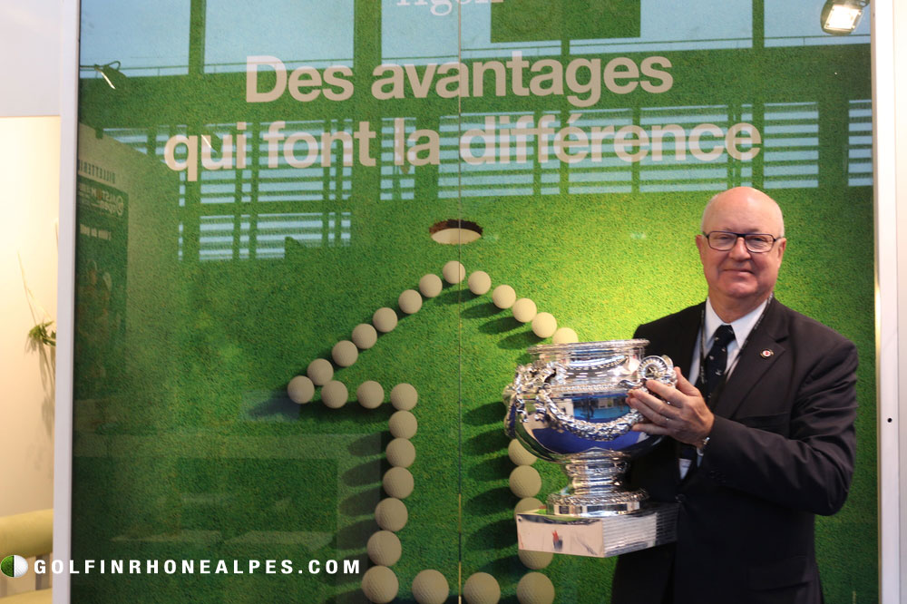 Jan Lou Charron, Président de la FFG avec la prestigieuse Coupe de l'Alstom Open de France